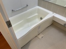 こだわりのクロスとタイルでスタイリッシュで落ち着いた雰囲気に　港区I様邸